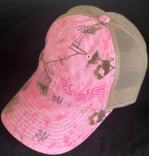 Load image into Gallery viewer, Ladies Pink Realtree Mesh Hat